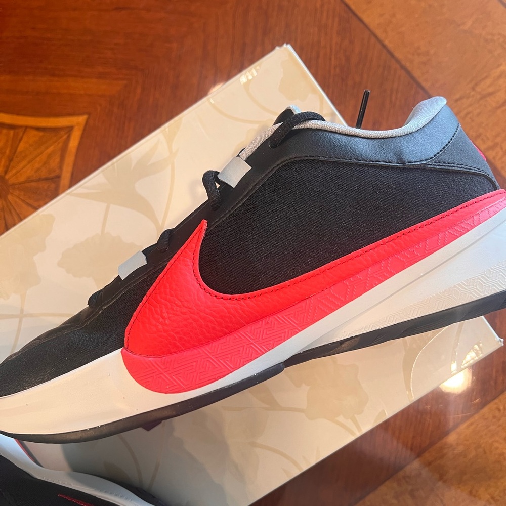 Men's Nike Black Zoom Freak 5 Low Top Shoes - Picture 3 of 8